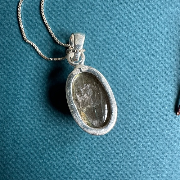 Labradorite Pendent and Sterling Silver Chain Necklace - Picture 5 of 7
